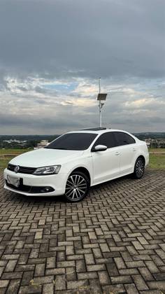 VOLKSWAGEN JETTA 2.0 TSI HIGHLINE 211CV GASOLINA 4P TIPTRONIC VOLKSWAGEN JETTA 2.0 TSI HIGHLINE 211CV GASOLINA 4P TIPTRONIC